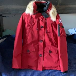 Like new Woman’s Canada Goose Motebello Parka